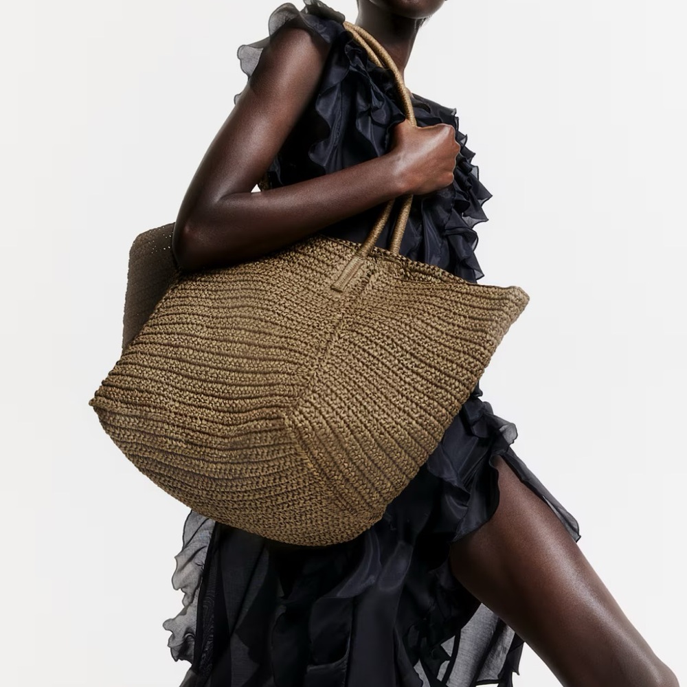 THE WHITE LOTUS H&M Straw Shopper Paper Bag Tote w Pouch Limited Edition NWT